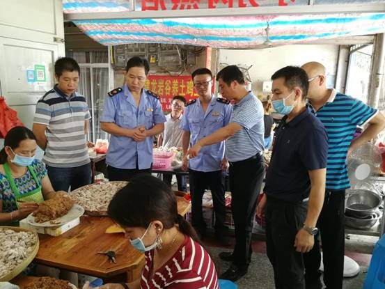 陈坚斯副县长走访丹阳守明肉燕加工店