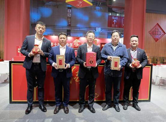說明: 說明: E:\酒鬼酒\2019大型項目\會務(wù)\酒博會\照片\篩選\精修\E06A8256.jpg