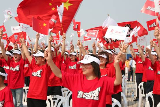 伊利助威團傾情演繹“有我，中國強”