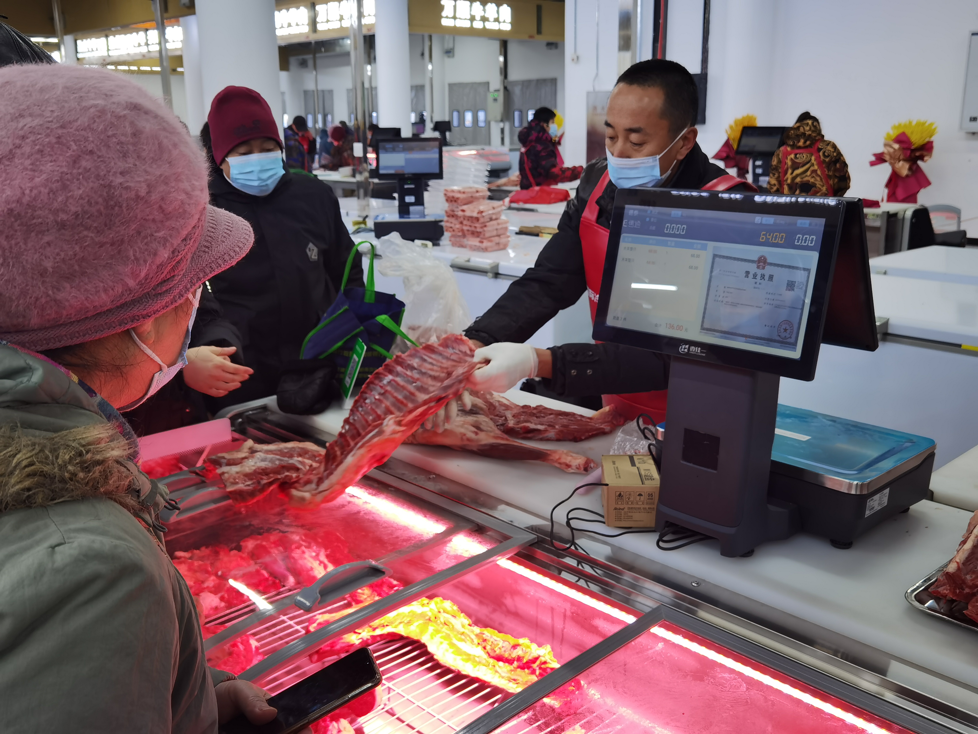 沈阳十二线市场国际冷鲜肉品专区开业首日生意红火