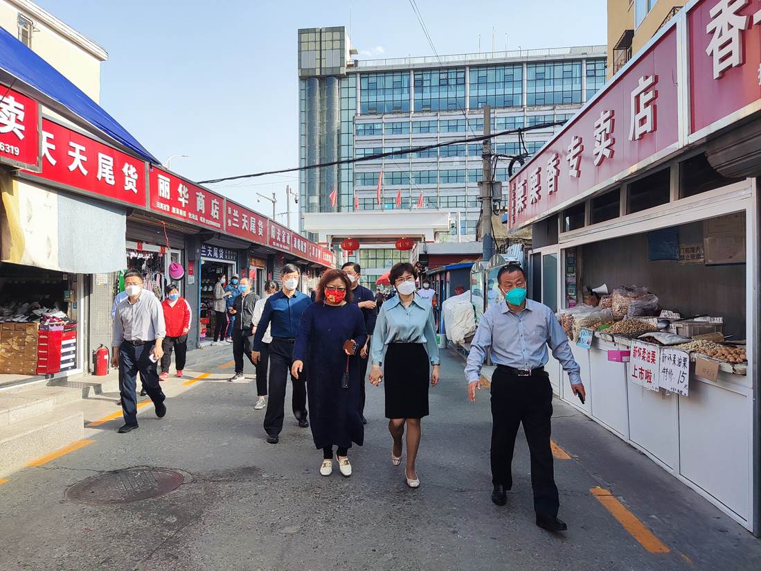 20220505門頭溝區(qū)區(qū)委書記金暉帶隊(duì)檢查雙峪市場疫情防控工作