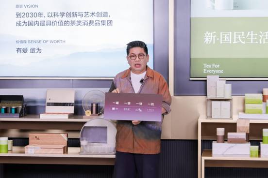 07-小罐茶公司旗下的四個(gè)品牌將以一罐、一袋、一餅、一機(jī)的不同形態(tài)形成充分互補(bǔ)