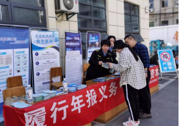 赤壁市市场监管局开展“3.15”企业年报宣传活动(3)155.png