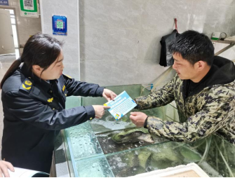 赤壁市市场监管局开展“3.15”企业年报宣传活动(3)337.png