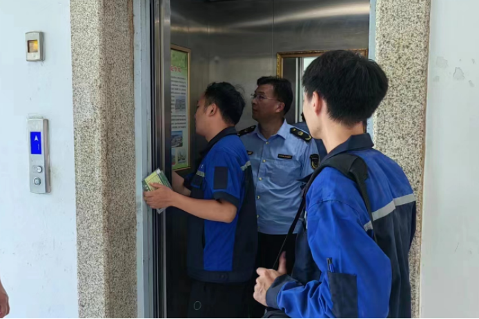 区市场监管局参加区教委外供餐单位食品安全工作现场会.png