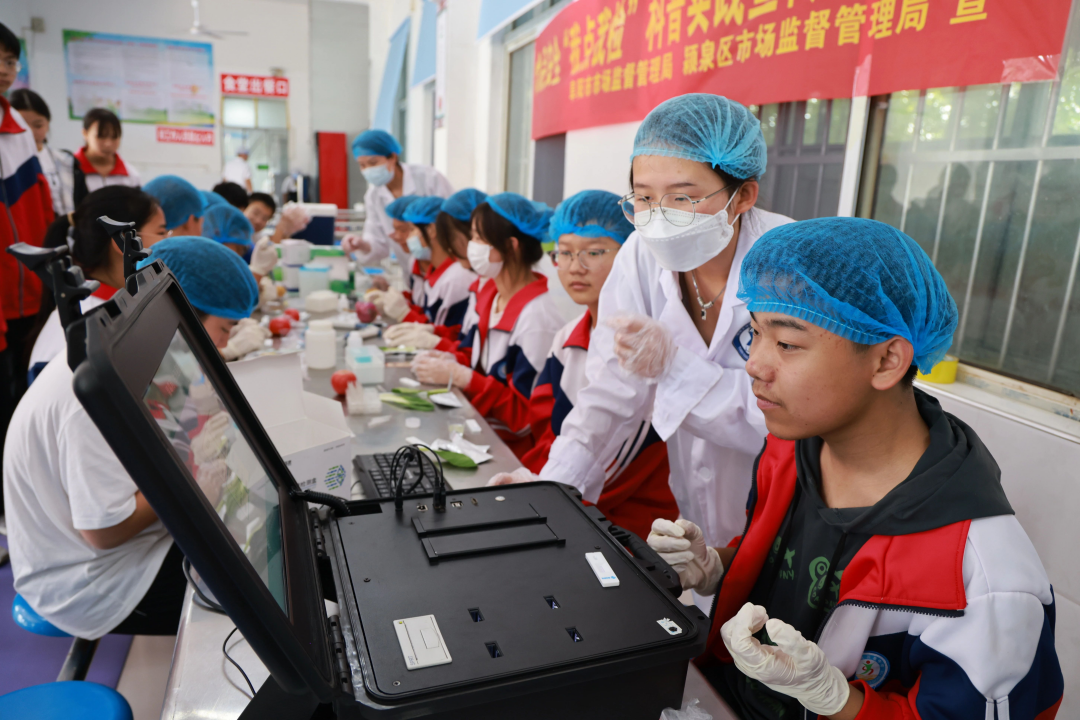副本-“科普+實(shí)踐”，阜陽市食品安全“你點(diǎn)我檢、服務(wù)惠民生”活動(dòng)進(jìn)校園啦634.png