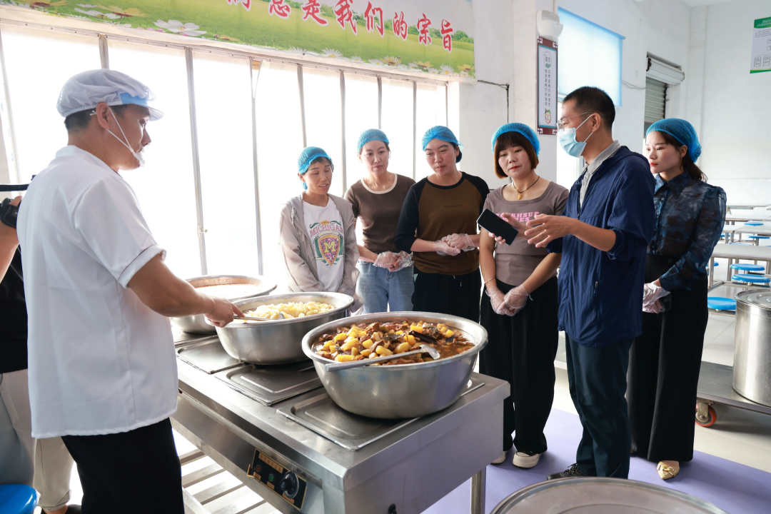 副本-“科普+實(shí)踐”，阜陽市食品安全“你點(diǎn)我檢、服務(wù)惠民生”活動(dòng)進(jìn)校園啦966.png