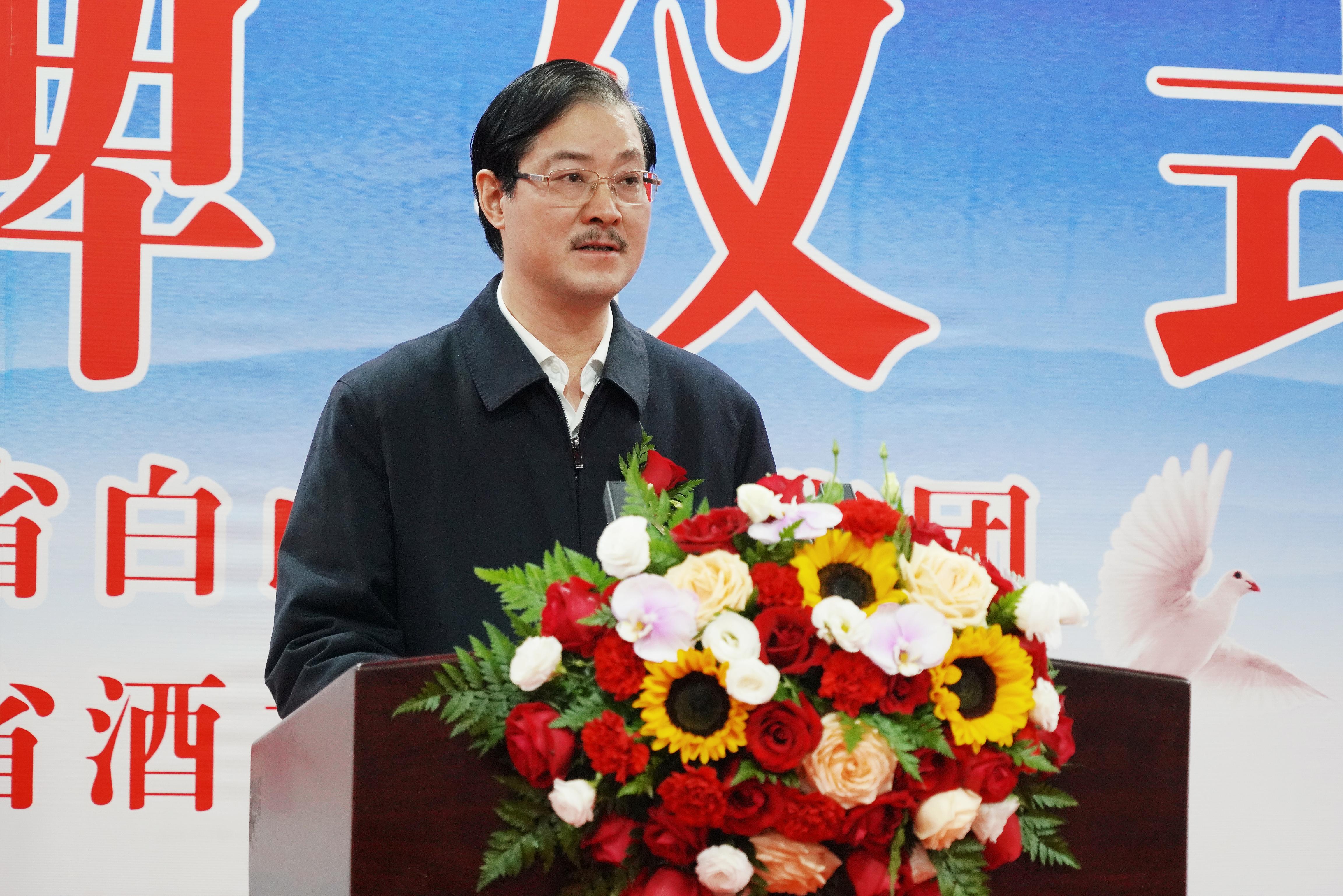 五粮液股份公司党委副书记,副董事长,总经理蒋文格在揭牌仪式上讲话.