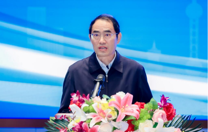 中国小康建设研究会副会长兼秘书长李彬选代表主办方致辞 黄伟伟/摄第