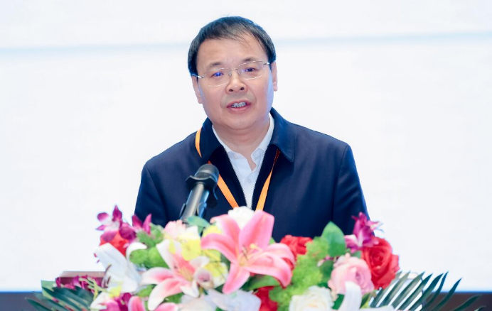 主旨演讲 黄伟伟/摄农产品质量安全监管中心副主任王子强主旨演讲