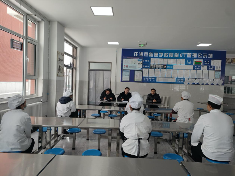 平凉市庄浪县市场监管局加强学生供餐单位从业人员培训筑牢校园食品
