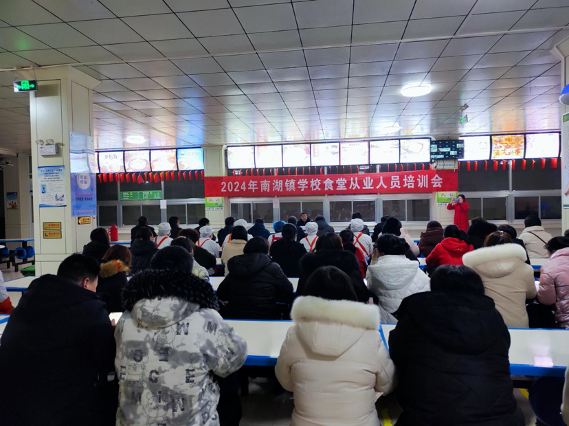 平凉市庄浪县市场监管局加强学生供餐单位从业人员培训筑牢校园食品