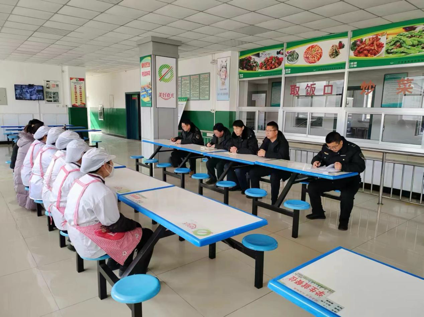平凉市庄浪县市场监管局加强学生供餐单位从业人员培训筑牢校园食品